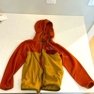 Patagonia’s Kid Fleece full zip Jacket like new 5T with pocket